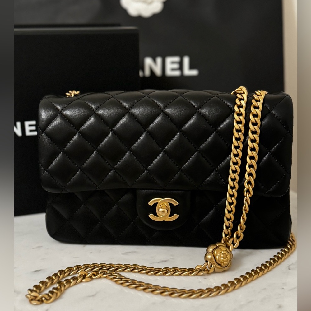 NWT Chanel 23S Camellia adjustable Black Lambskin bag with aged gold hardware